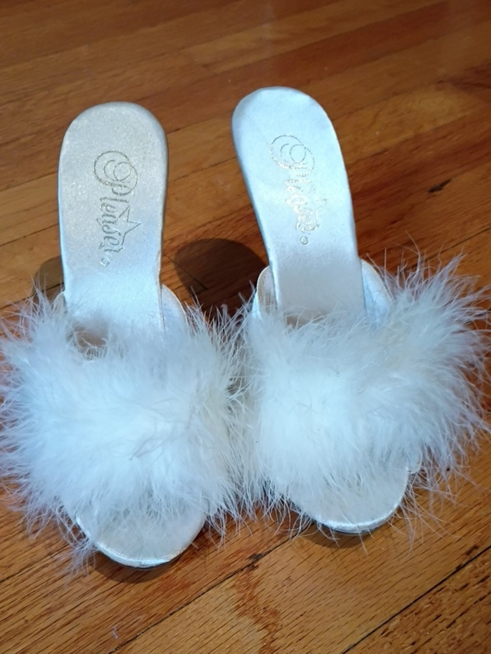 Pleaser Super Rare New White Maribou Size 7